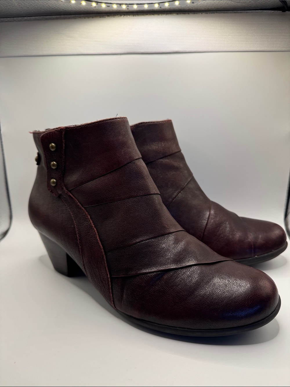 Earth "Hope" Garnet Burgundy Leather Pleated Block Heel Ankle Booties size 8